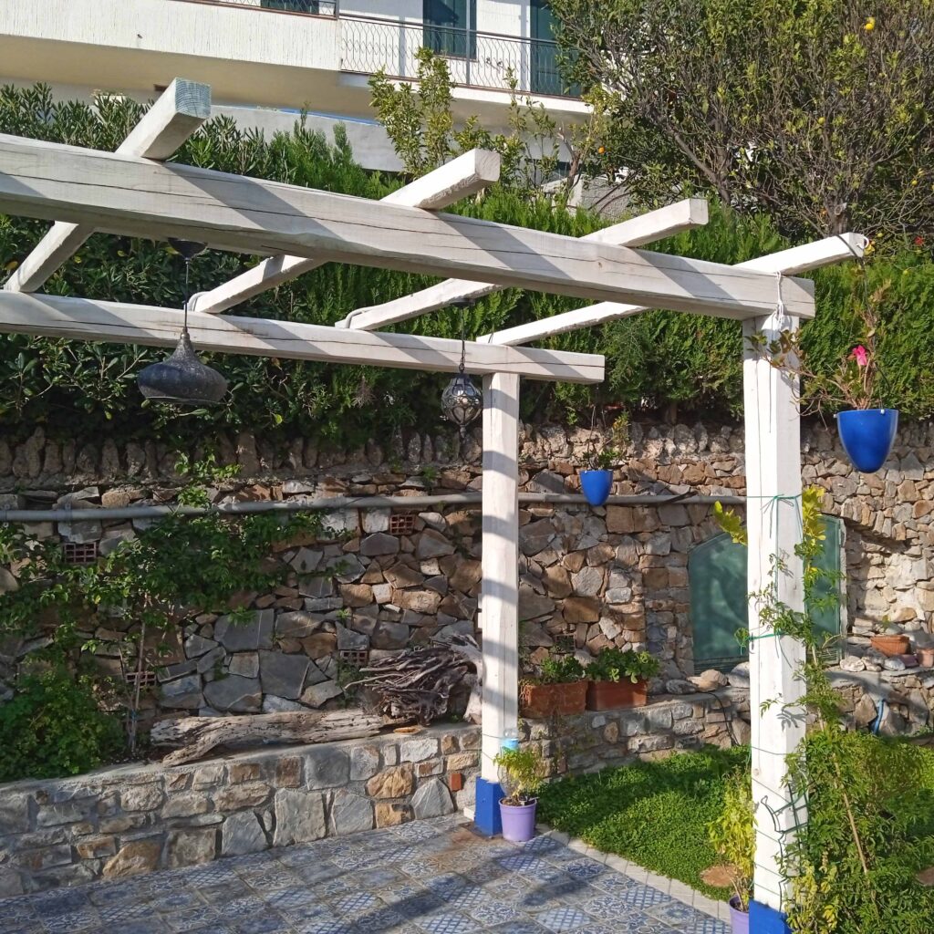 Pergola in legno entroterra Imperia